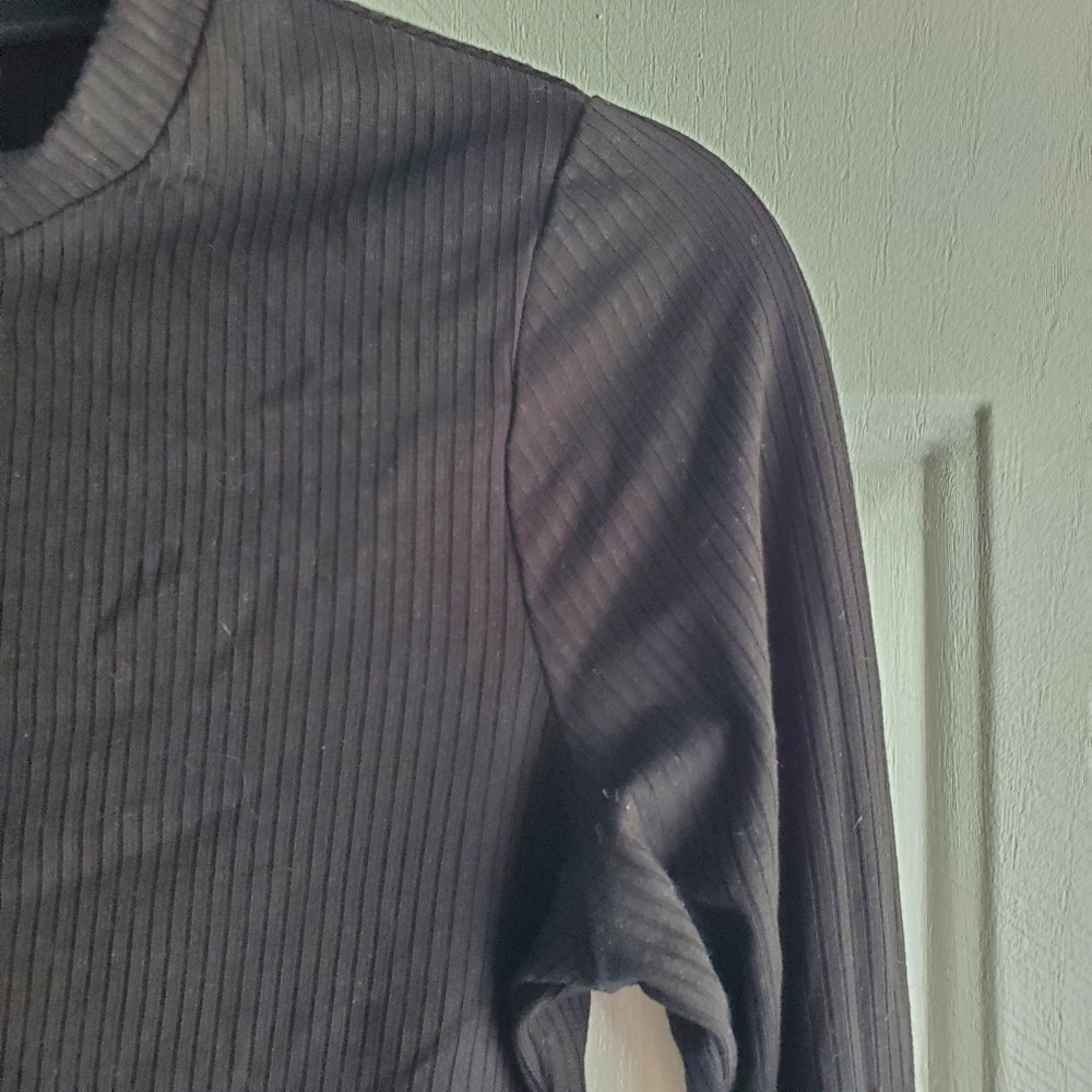 Reformation Black Long Sleeve Crop Top - Picture 12 of 16